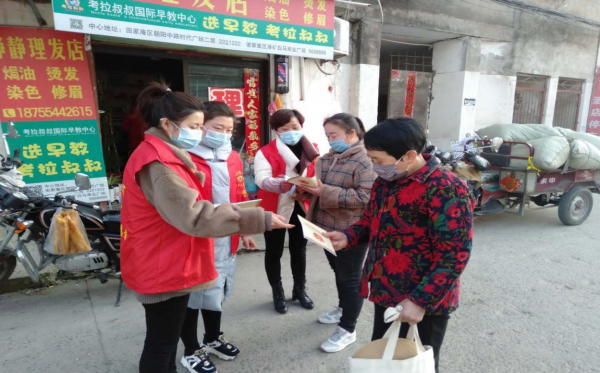 (青丰 唐媛媛)青丰社区妇联开展《反家庭暴力法》宣传活动