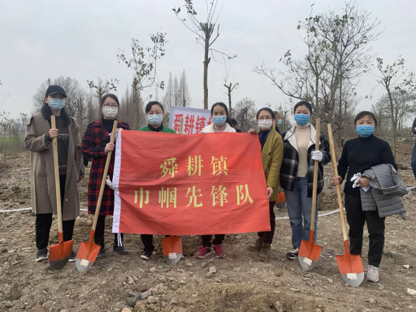（妇联 孙琳）舜耕镇妇联开展巾帼义务植树活动