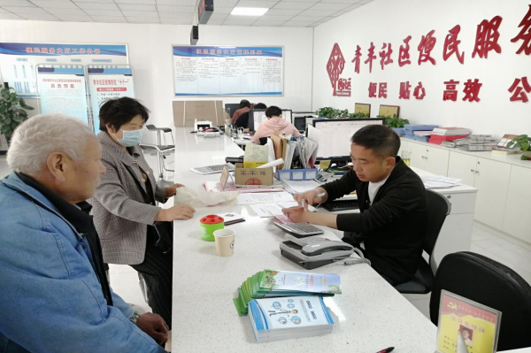（青丰 唐媛媛）舜耕镇青丰社区开展高龄津贴年审工作