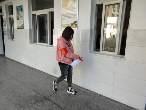 （上湖 陈玲玲）舜耕镇上湖社区助力田区十一小复学消毒2