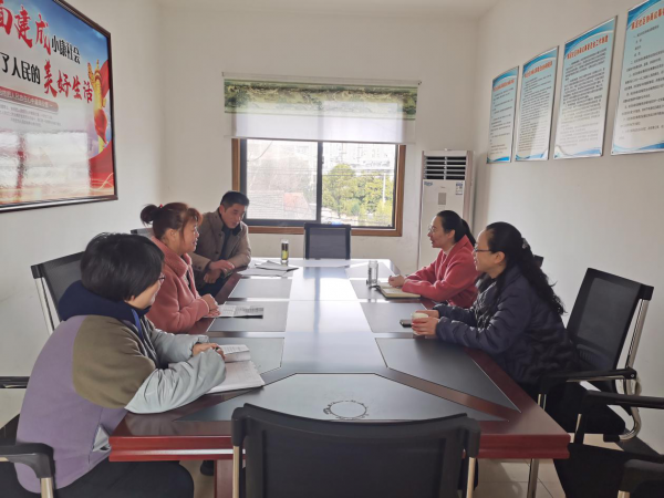 黑泥社区召开组织生活会
