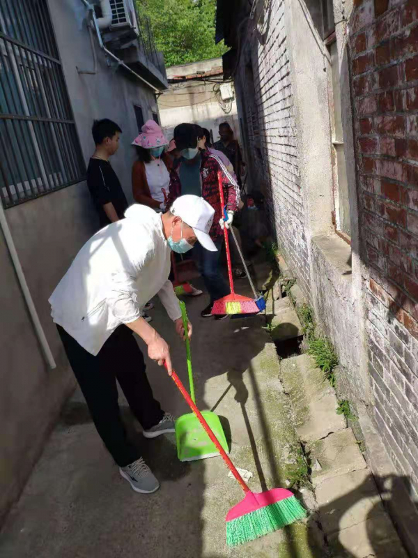 清扫地面垃圾