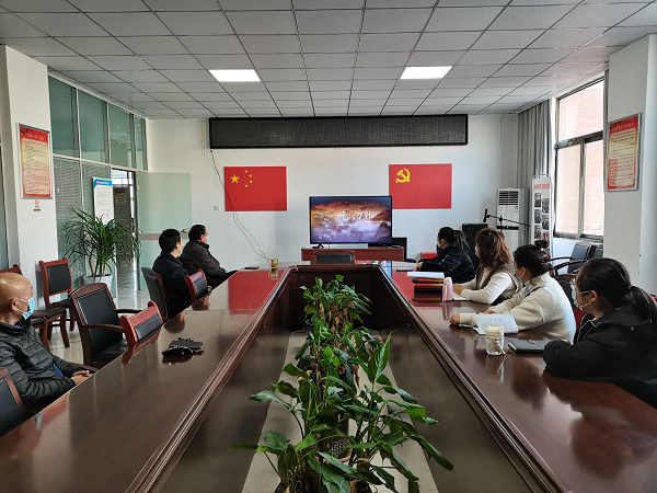 江陈社区党总支组织组织党员观看党员教育片《曙光初生》优秀作品