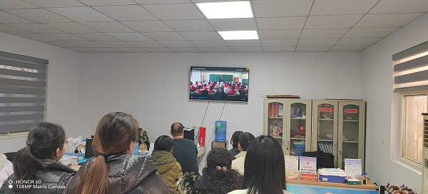 舜耕社区新时代文明实践站组织党员收看全国道德模范“张桂梅”故事展播
