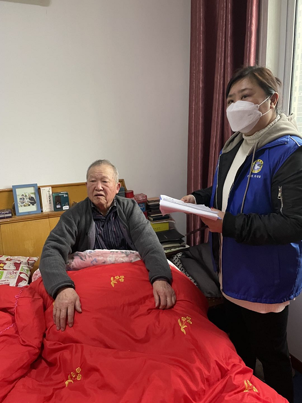 玺园社区开展“智慧助老”服务活动