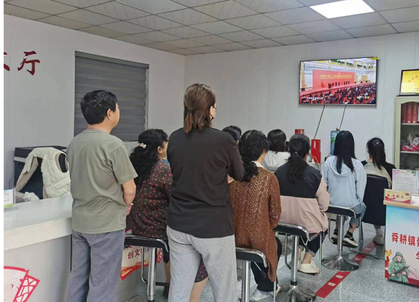 舜耕社区组织集中观看警示教育片