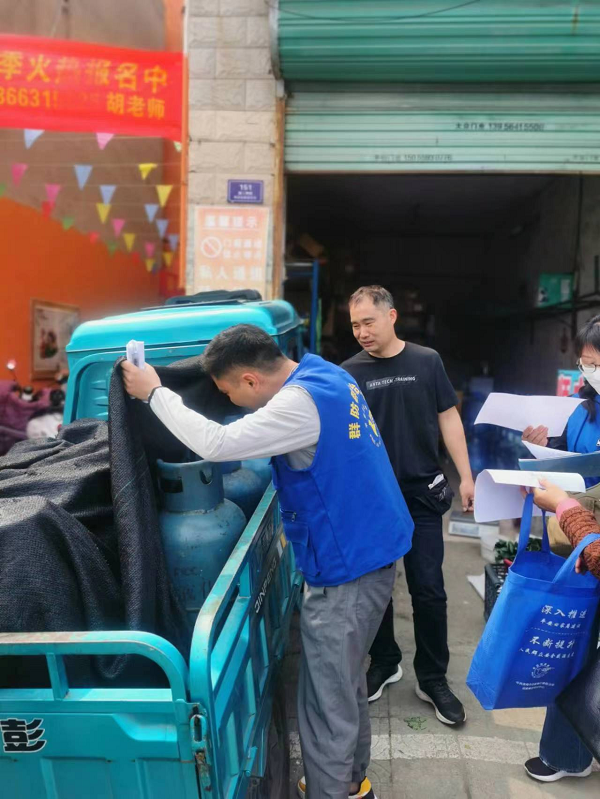 舜耕社区开展液化气配送点消防安全检查工作