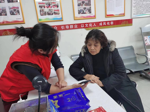 姚南社区新时代文明实践站“智慧助老”活动