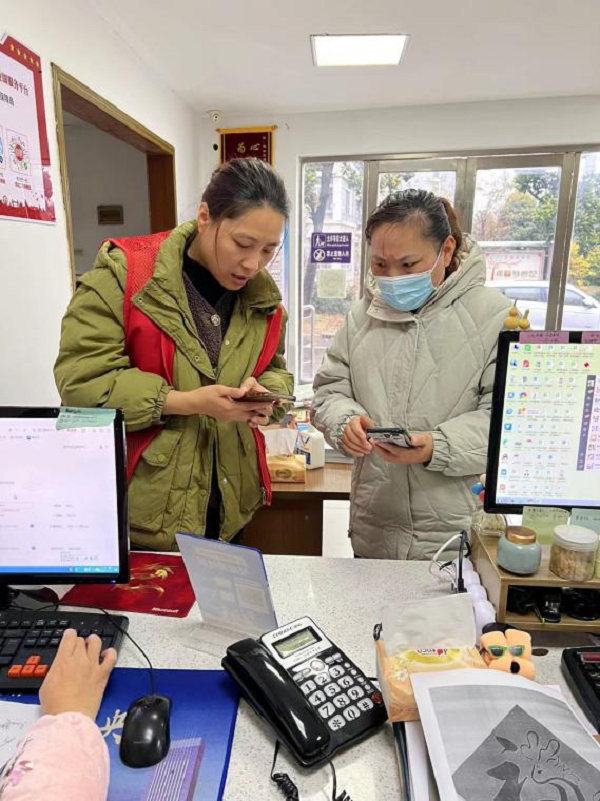 舜耕镇奥林社区积极推进城乡居民医保缴费工作