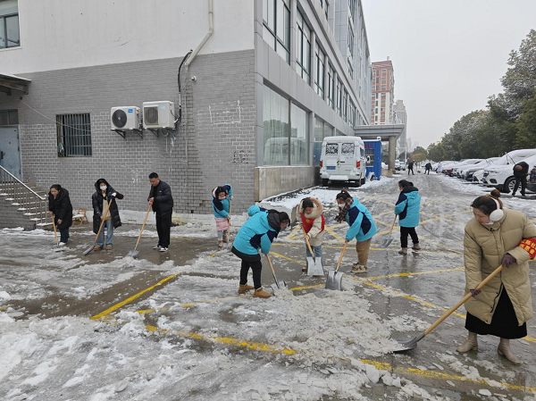江陈社区：党建引领聚合力 破冰除雪暖民心