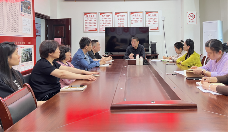 舜耕镇前锋社区：学习“八项规定改变中国”共筑社区新风尚_副本